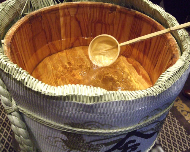 Saké clair utilisé pour la célébration