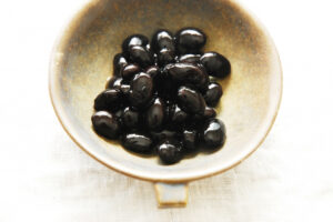 cooked-blacked-beans-kuromame cooked-blacked-beans-kuromame