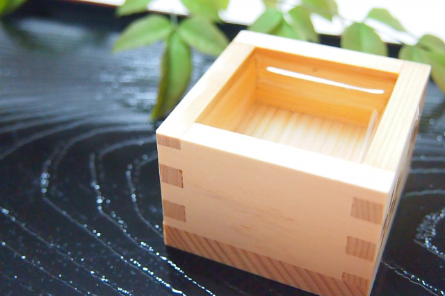 masu-sake-served-in-wooden-cup