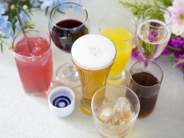 various-drinks-served-in-izakaya